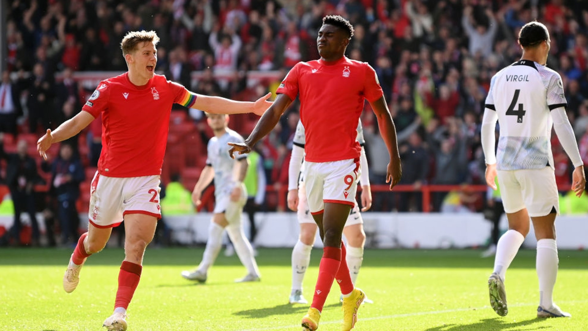 在此背景下 在此背景下